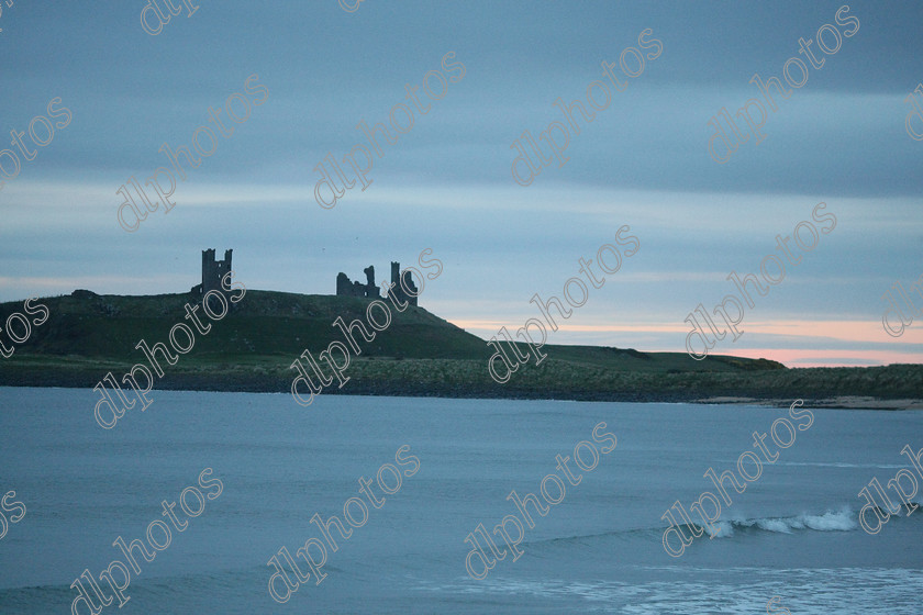 DLPL4779 
 Dunstanburgh Castle from Embleton Beach 
 Keywords: Dunstanburgh Castle from Embleton Beach