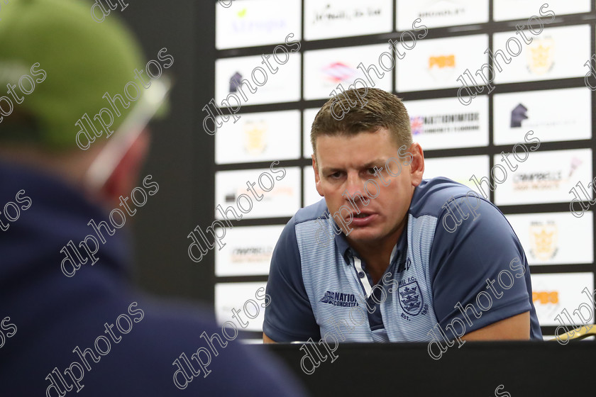 FC-giants1130 
 Hull FC v Huddersfield Giants
lee radford faces the press