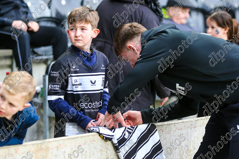 FC LL141671 
 Hull FC v Leigh Leopards