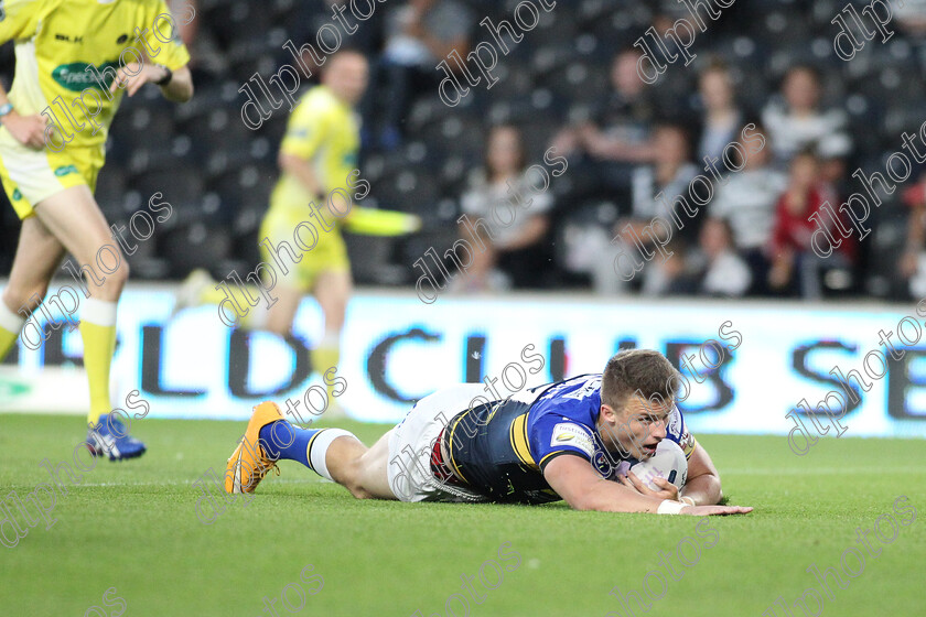 hullfc-leeds0068 
 dlphotos.co.uk
Hull FC v Leeds Rhinos; 21/08/2015 KO 8 pm 
KC Stadium
copyright picture;Dave Lofthouse 07886650735
Ash Handley dives in to score 
 Keywords: Hull FC, Leeds Rhinos, Super 8s, Dlphotos, Dave Lofthouse