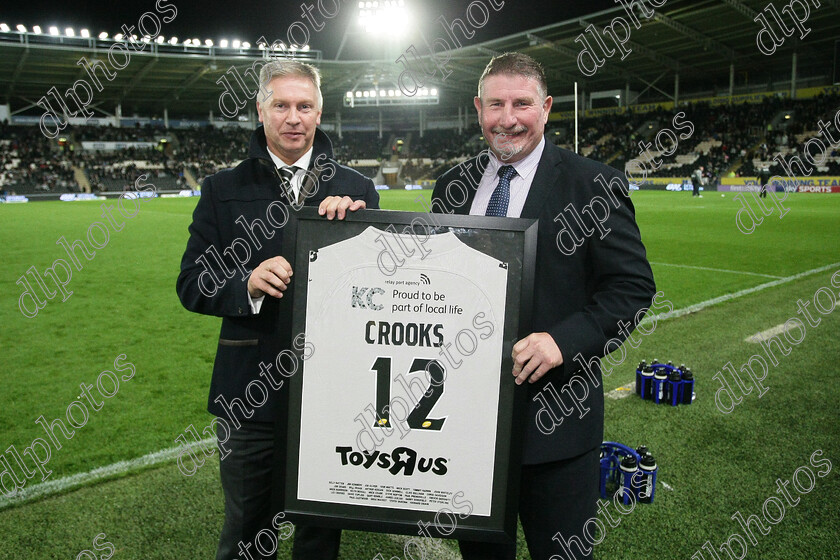 4079fc-giants 
 Hull Fc v Huddersfield Giants
Adam Pearson presents Lee Crooks with a shirt