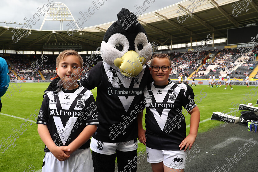 HFC LR0168 
 Hull Fc v Leeds Rhinos
Armed Forces Day,
Mascots