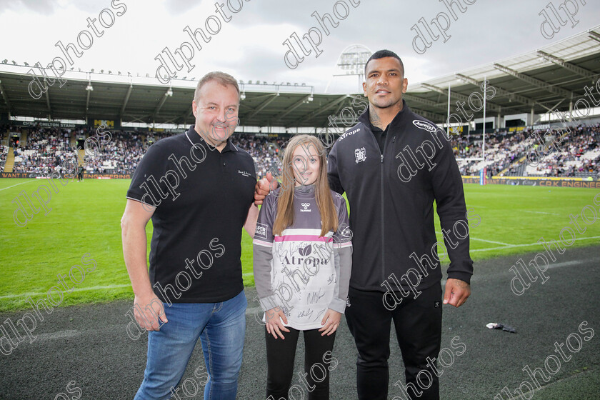 HFC LR1421 
 Hull Fc v Leeds Rhinos
Armed Forces Day,
Half time - Andrew Earle and Manu Mau with Competition winner