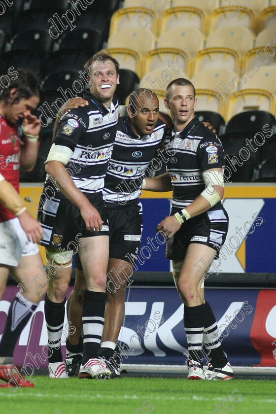 hullfc12 
 richard whiting and richard horne show their relief at calderwoods try 
 Keywords: richard whiring mark calderwood richard horne