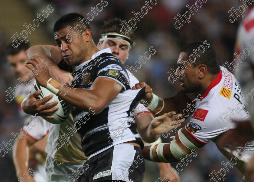 fc-catalan0558A 
 willie manu in the thick of the battle