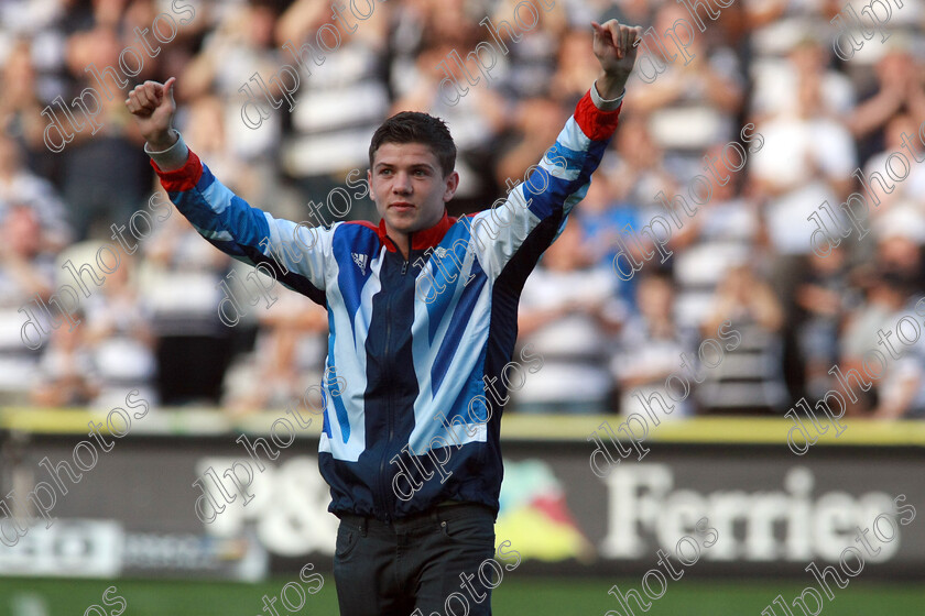 IMG 3977 5129 
 olympic gold medallist luke campbell salutes the crowd after delivering the match ball for hull fc v castleford tigers 
 Keywords: luke campbell