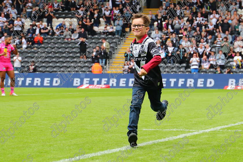 HFC LR0279 
 Hull Fc v Leeds Rhinos
Armed Forces Day,
Mascots