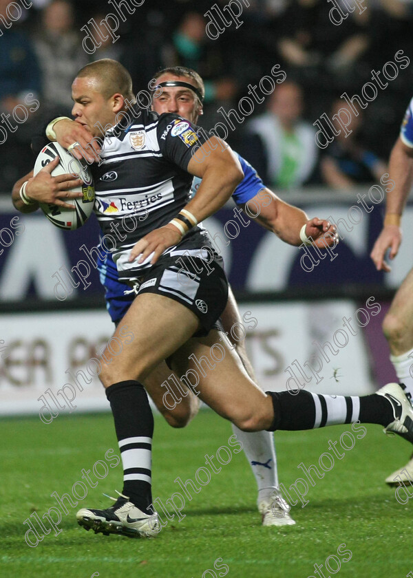 hullfc03 
 rob purdham manages to get hold of jordan tansey 
 Keywords: jordan tansey