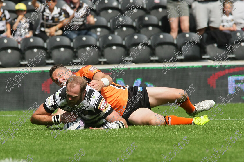 fc-castleford0138 
 Richard Whiting dives in to score 
 Keywords: Hull FC, Castleford Tigers