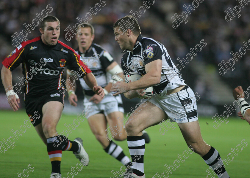 hull-bradford06 
 kirk yeaman makes a half break 
 Keywords: kirk yeaman