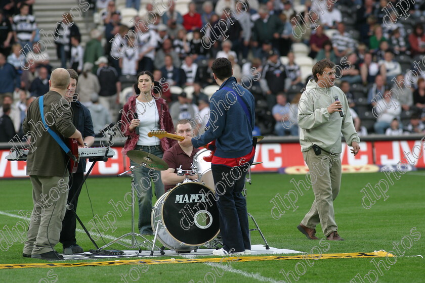 IMG 2781 
 Hull FC v St Helens 
 Keywords: beautiful couch