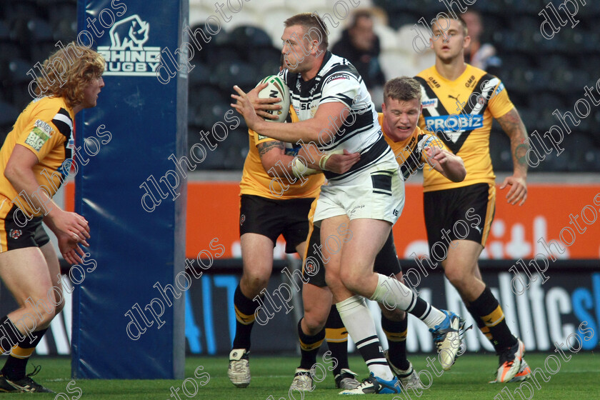 IMG 4336 5484 
 liam watts charges into the castleford defence 
 Keywords: liam watts