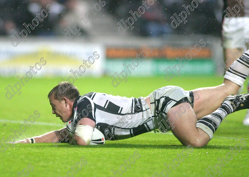 hull002 
 richard horne dives over for a try to put hull ahead