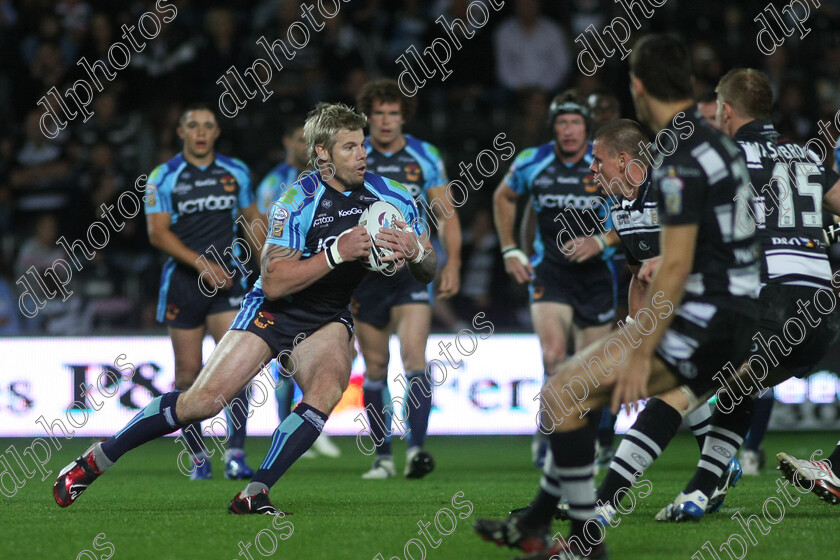 IMG 8918 
 glenn morrison looks towards the hull fc line 
 Keywords: glen morrison