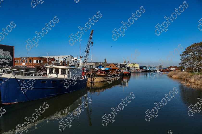 AQ3I9861 
 Beverley, River Hull, Boats, Weel Road 
 Keywords: Beverley, River Hull, Boats, Weel Road