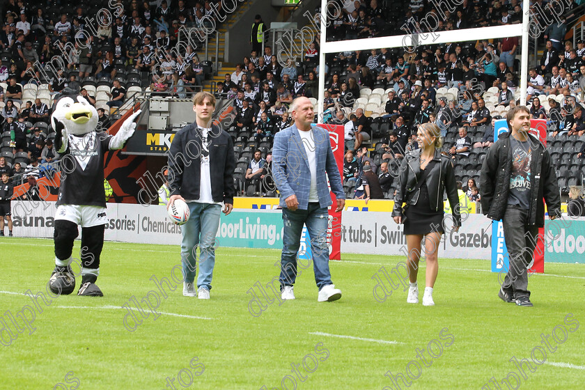 HFC LR0474 
 Hull Fc v Leeds Rhinos
Armed Forces Day,
Jason Smith & family delivery the Matchball