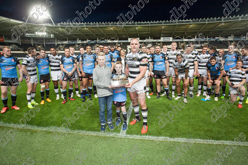 hull-st-helens800 
 lindsay prescott and gher sons present hull fc skipper gareth ellis with the steve prescott trophy surrounded by players of both sides 
 Keywords: Hull FC, St Helens