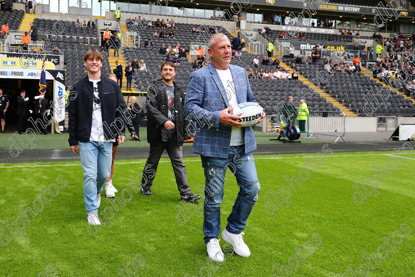 HFC LR0186 
 Hull Fc v Leeds Rhinos
Armed Forces Day,
Jason Smith & family delivery the Matchball