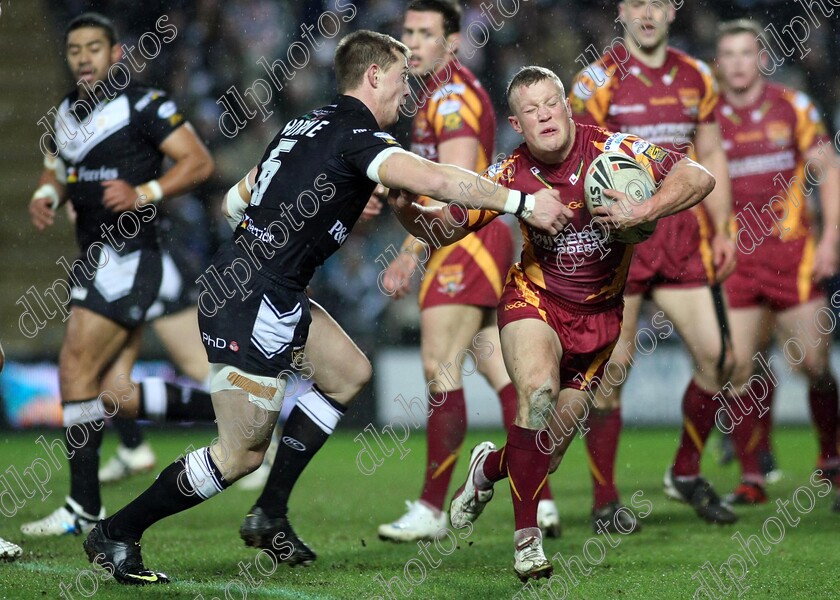 hullfc06 
 luke robinson attempts to evade richard horne 
 Keywords: richard horne