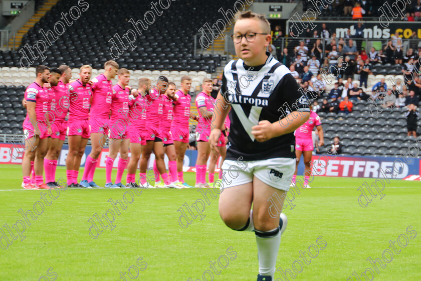 HFC LR0288 
 Hull Fc v Leeds Rhinos
Armed Forces Day,
Mascots