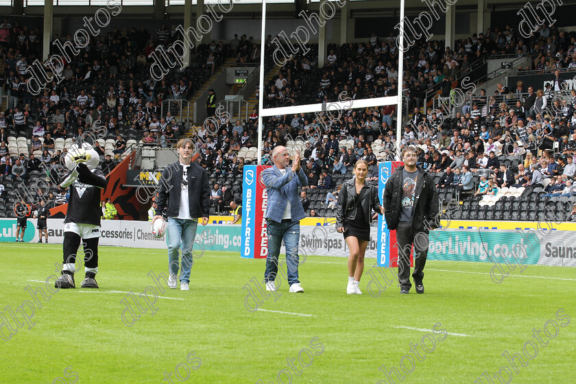 HFC LR0479 
 Hull Fc v Leeds Rhinos
Armed Forces Day,
Jason Smith & family delivery the Matchball