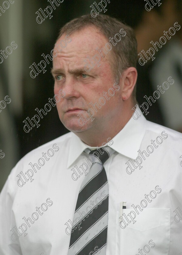 hull012 
 a pensive peter sharpe before the kick off