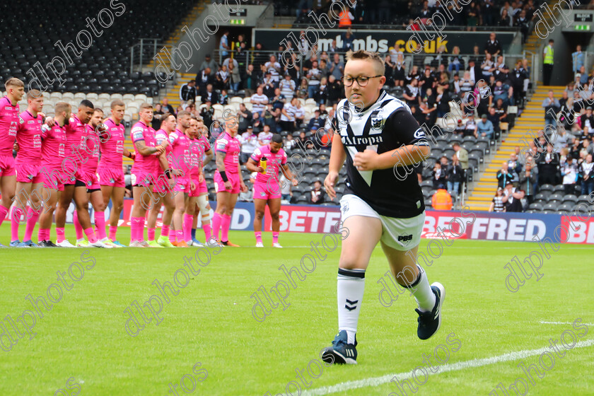 HFC LR0285 
 Hull Fc v Leeds Rhinos
Armed Forces Day,
Mascots