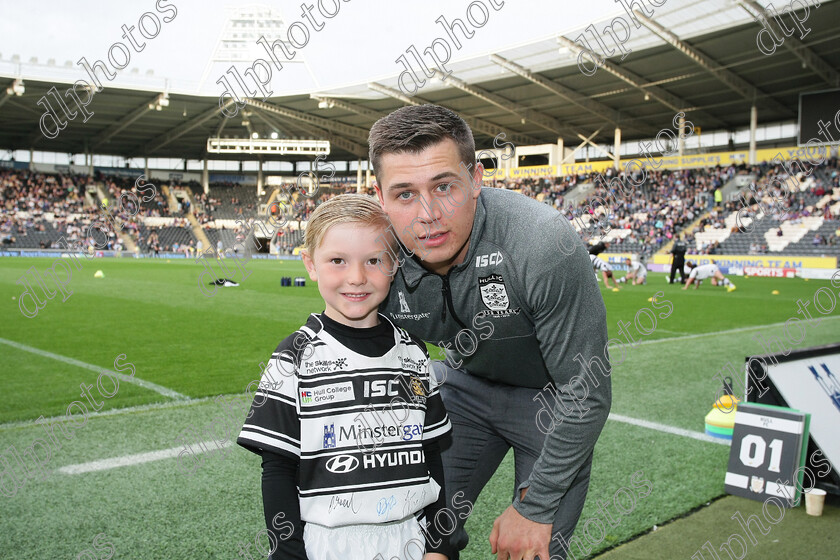 hull-st-helens99 
 Jamie Shaul with Mascot 
 Keywords: Hull FC, St Helens