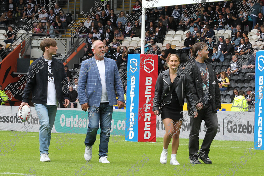 HFC LR0466 
 Hull Fc v Leeds Rhinos
Armed Forces Day,
Jason Smith & family delivery the Matchball