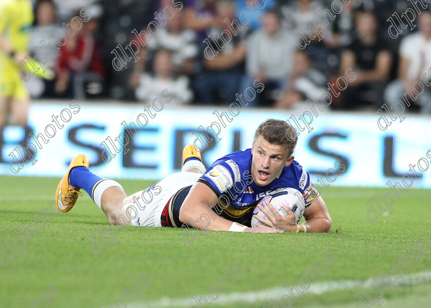 hullfc-leeds0072 
 dlphotos.co.uk
Hull FC v Leeds Rhinos; 21/08/2015 KO 8 pm 
KC Stadium
copyright picture;Dave Lofthouse 07886650735
ash HAndley dives in for the first score 
 Keywords: Hull FC, Leeds Rhinos, Super 8s, Dlphotos, Dave Lofthouse