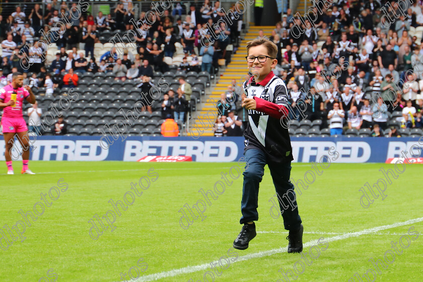 HFC LR0278 
 Hull Fc v Leeds Rhinos
Armed Forces Day,
Mascots