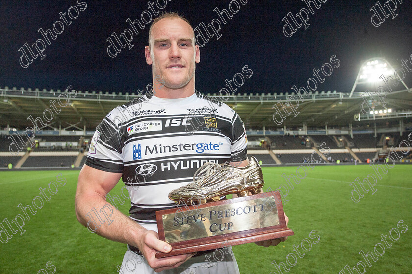 hull-st-helens806 
 hull fc skipper Gareth Ellis with the trophy 
 Keywords: Hull FC, St Helens