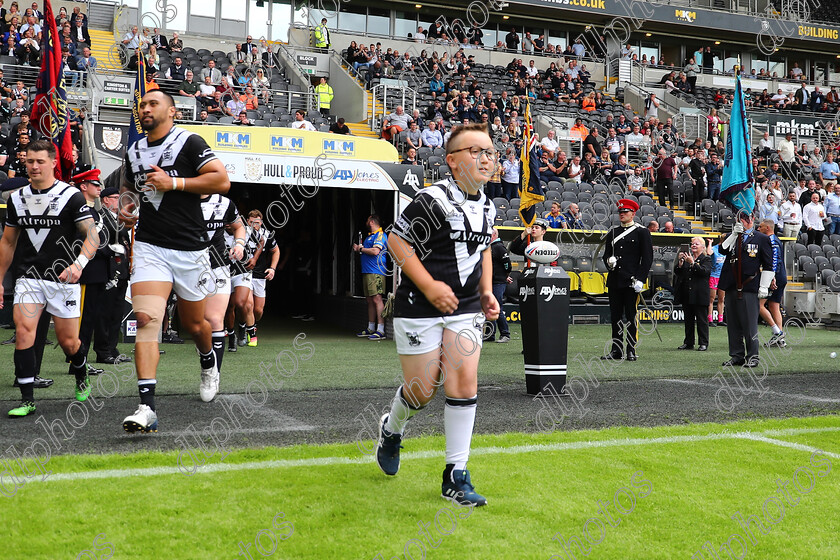 HFC LR0272 
 Hull Fc v Leeds Rhinos
Armed Forces Day,
Mascots