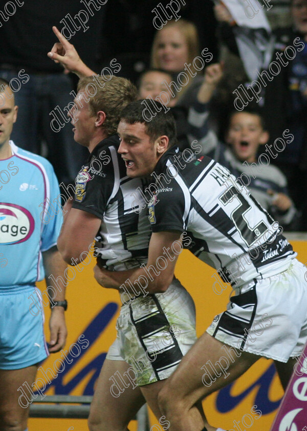 hull-bradford08 
 craig hall and graeme horne celebrate graemes try infront of the south stand 
 Keywords: craig hall, graeme horne