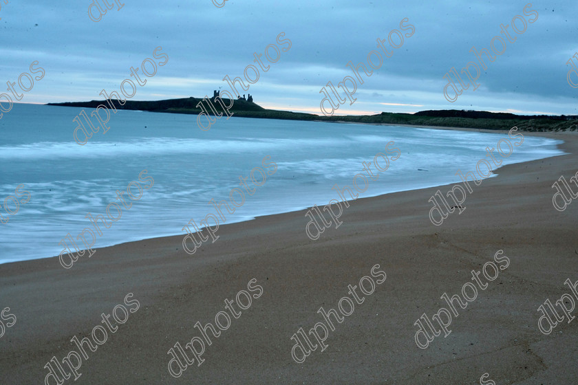 DLPL4781 
 Dunstanburgh Castle from Embleton Beach 
 Keywords: Dunstanburgh Castle from Embleton Beach