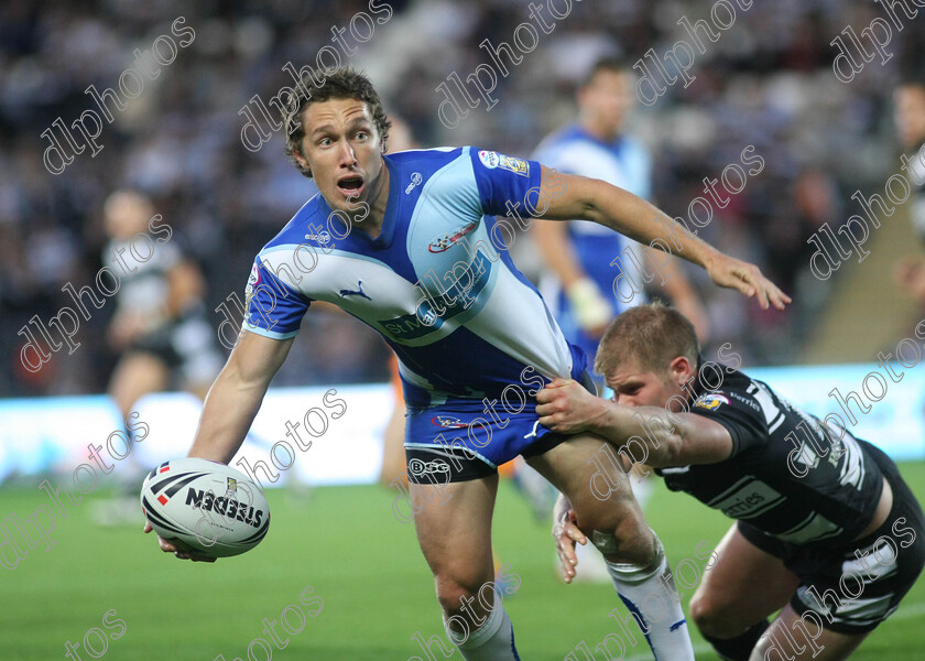 hullfc01 
 danny washbrook struggles to hold onto luke dorn as he attempts to offload 
 Keywords: luke dorn