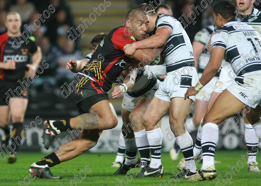 fc-bulls0798 
 Manuokafoa runs into houghton