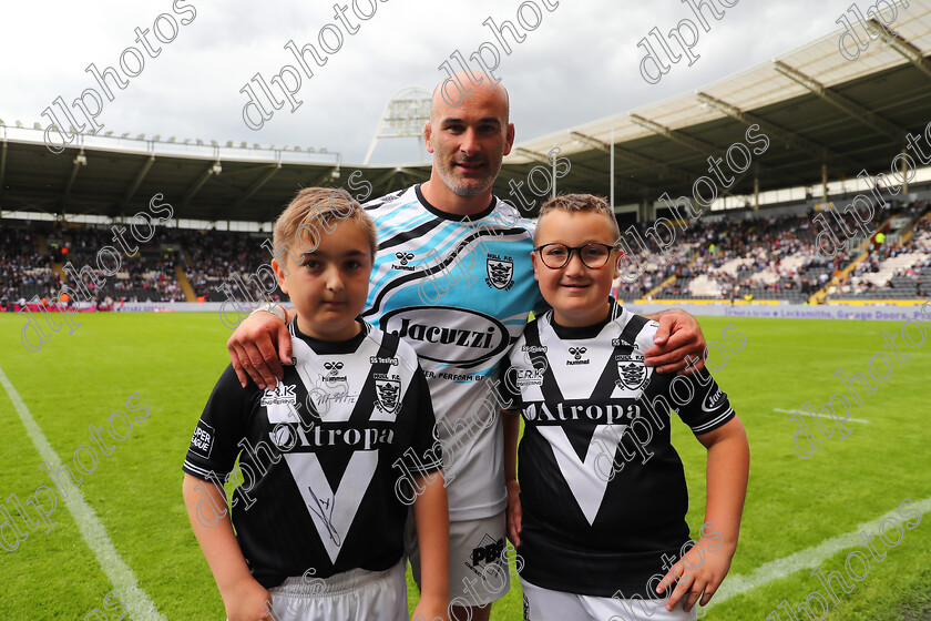 HFC LR0234 
 Hull Fc v Leeds Rhinos
Armed Forces Day,
Mascots