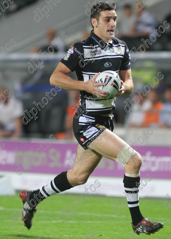 hullfc-11 
 craig hall runs in his third try 
 Keywords: craig hall