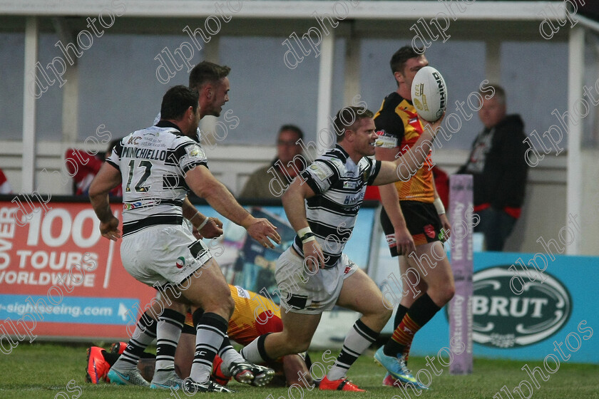 hullkr-hullfc0411 
 Steve Michaels celebrates 
 Keywords: Hull FC, Hull KR