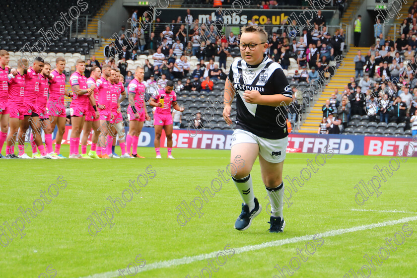 HFC LR0284 
 Hull Fc v Leeds Rhinos
Armed Forces Day,
Mascots