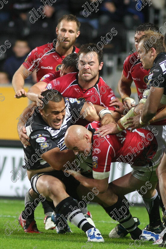 hullfc10 
 celtic defence struggles with sam moa 
 Keywords: sam moa