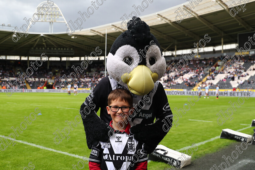 HFC LR0175 
 Hull Fc v Leeds Rhinos
Armed Forces Day,
Mascots