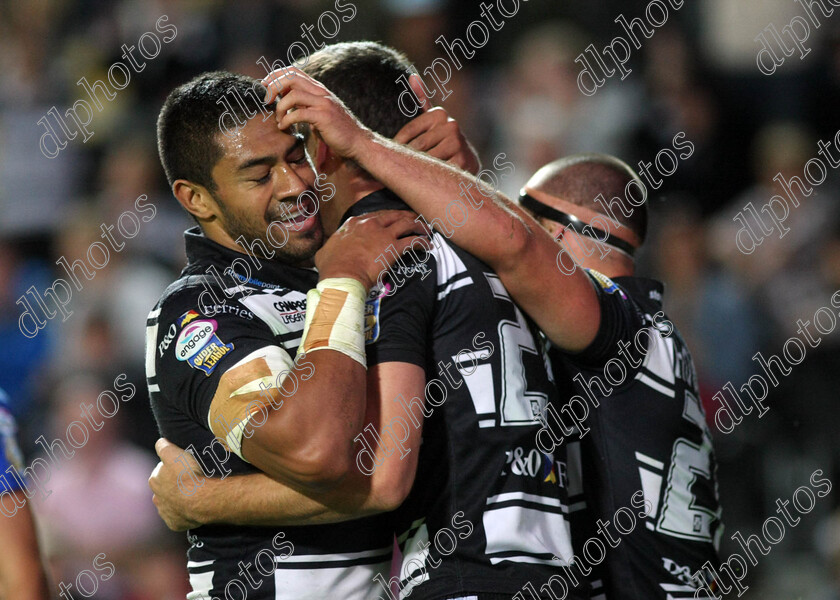 hullfc04 
 carig hall receives congratulaetions from willie manu after scoring his hat trick try 
 Keywords: willie manu