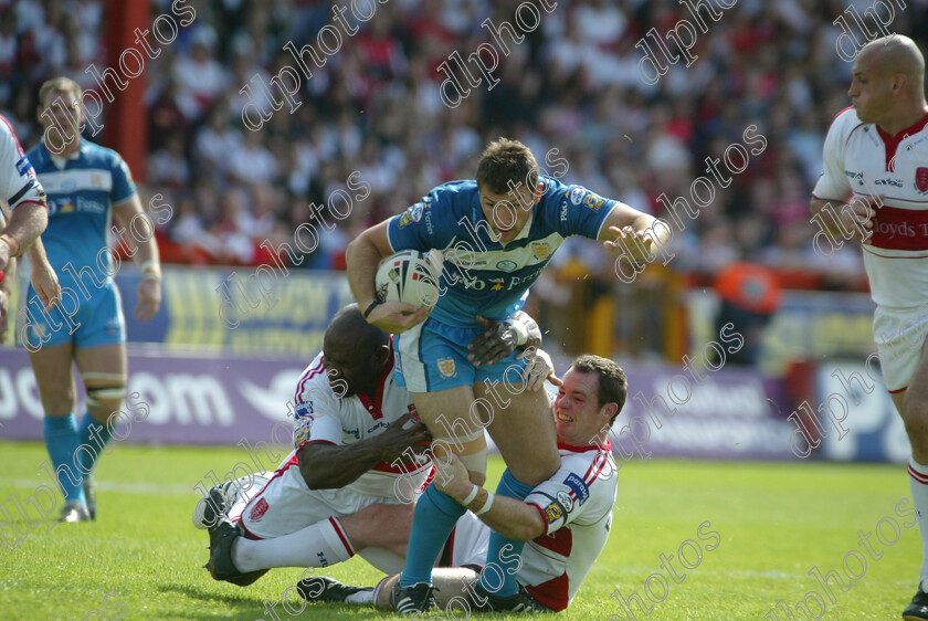 B1FB8281 
 tommy lee trys to step out of the tackle 
 Keywords: Hull KR v Hull FC tommy lee